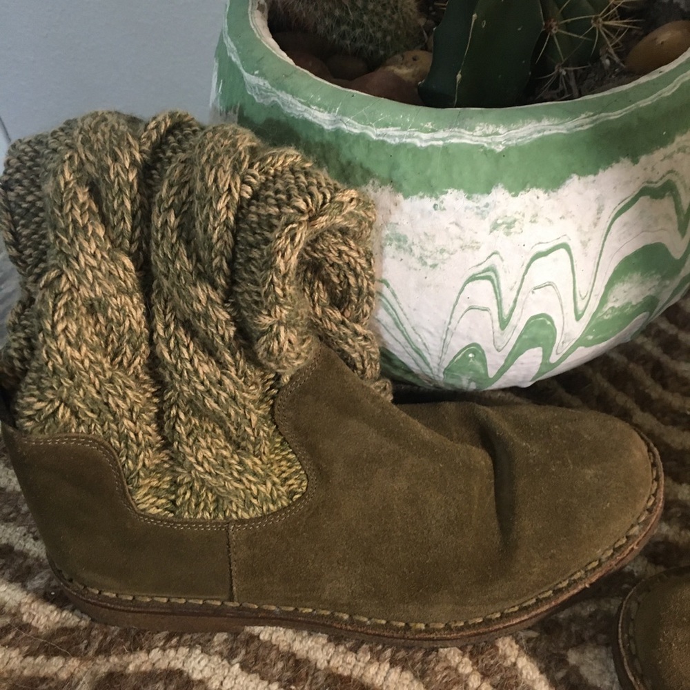 Sweater boots